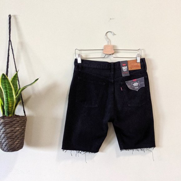 NWT Levi's Black Distressed Biker Slouch Short - Picture 7 of 11